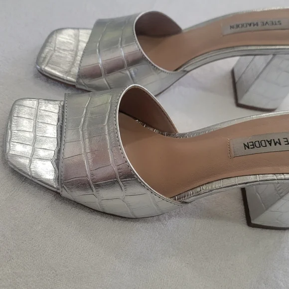 Steve Madden Silver Metallic Mules. Size 8 - Picture 5 of 8